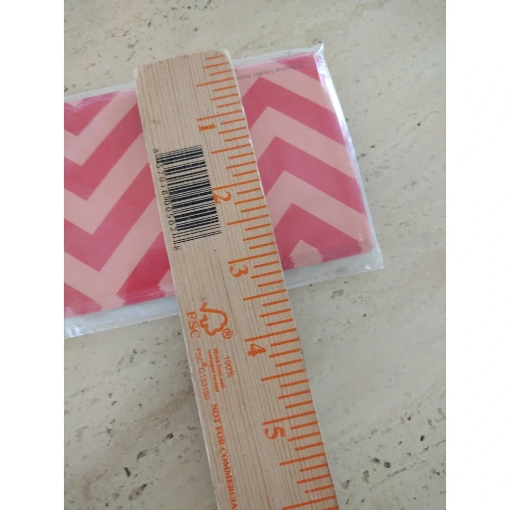 Teacher Created Resources Red And Pink  Chevron Border 35 Feet  Border Trim 5522